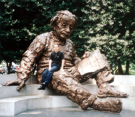 Foto de Einstein na National Academy of Sciences, Washington (USA) em 2001