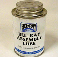 Na forma de sulfeto é usado como aditivo em óleos lubrificantes e graxas