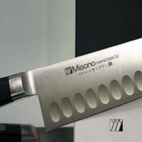 Uma de suas principais aplicações  é como elemento de liga na produção de aço inox