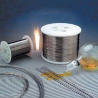 É empregado na fabricação de fios resistentes a corrosão em ambientes agressivos